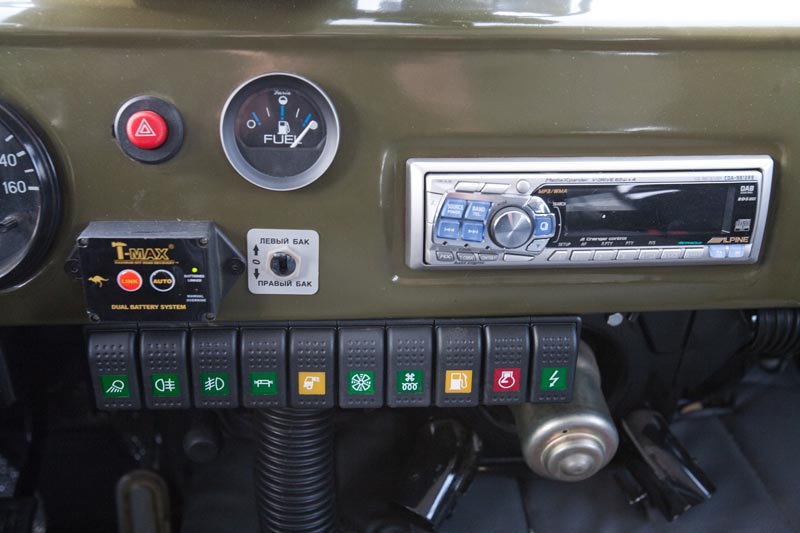 Тюнинг УАЗ 452 буханки кнопки с индикаторами
